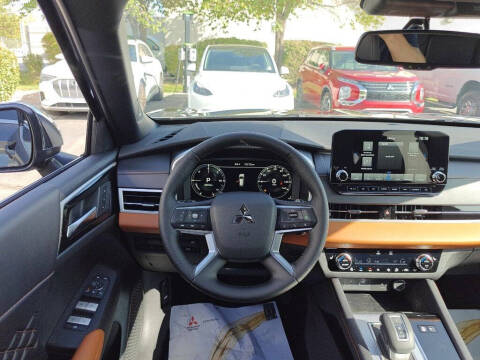 2025 Mitsubishi Outlander PHEV SEL