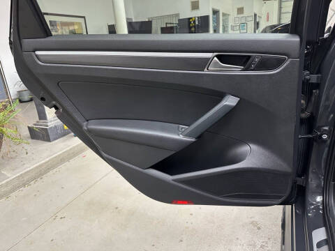 2017 Volkswagen Passat 1.8T R-Line