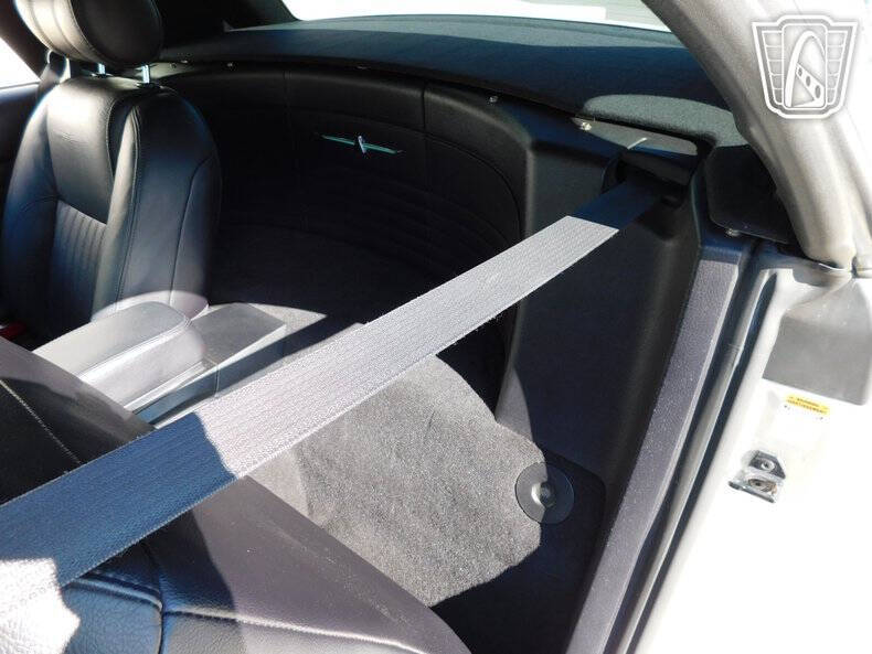 2004 Ford Thunderbird Deluxe