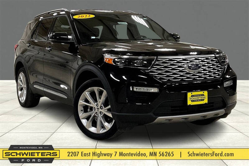 2022 Ford Explorer Platinum's photo