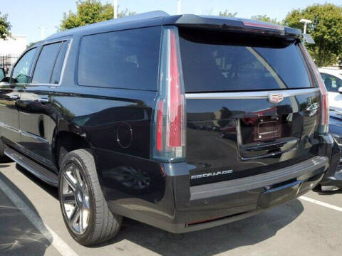 2017 Cadillac Escalade ESV Luxury