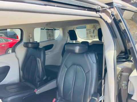 2017 Chrysler Pacifica Touring-L