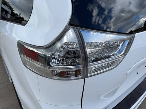 2017 Toyota Sienna SE Premium 8-Passenger