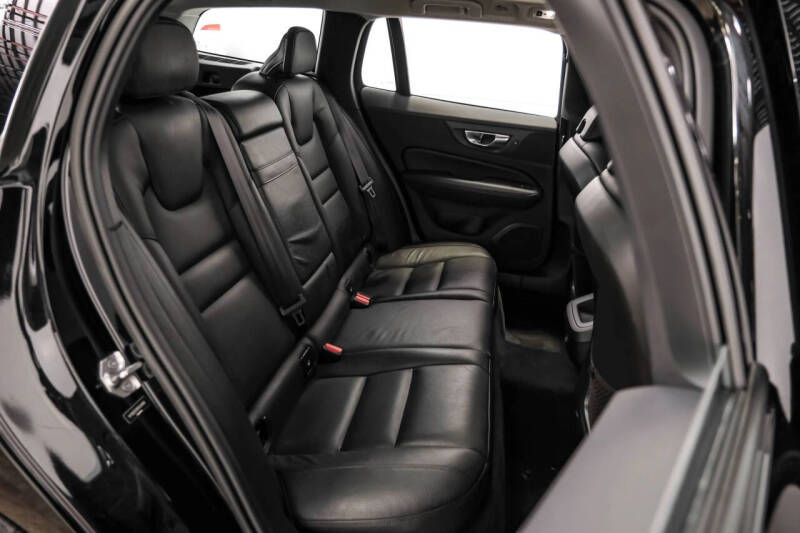 2021 Volvo V60 T5 Momentum