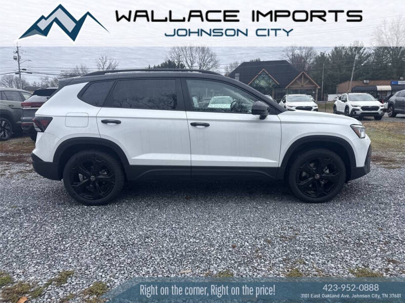 2026 Volkswagen Taos SE Black 4Motion