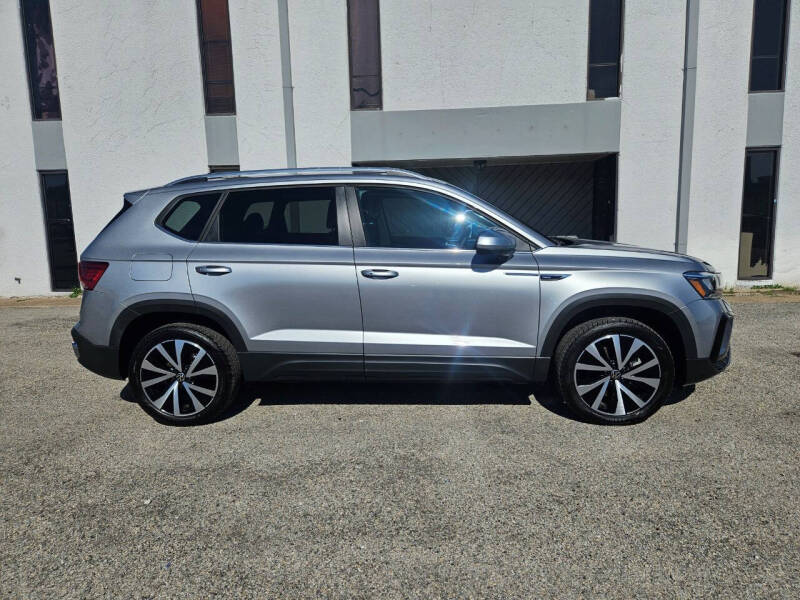 2024 Volkswagen Taos SE