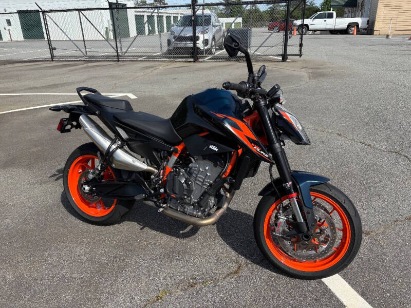 2023 KTM 890
