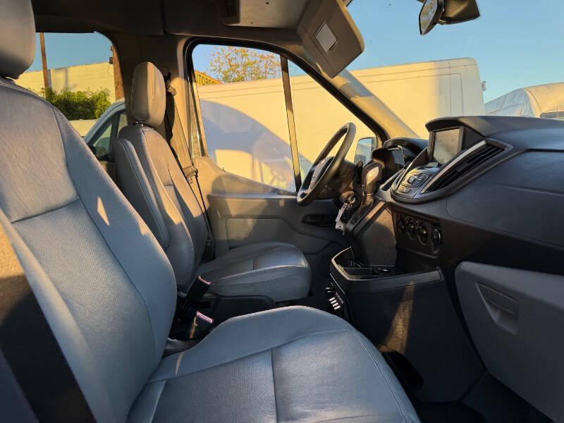 2015 Ford Transit XLT photo 9