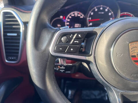 2023 Porsche Cayenne Coupe Platinum Edition