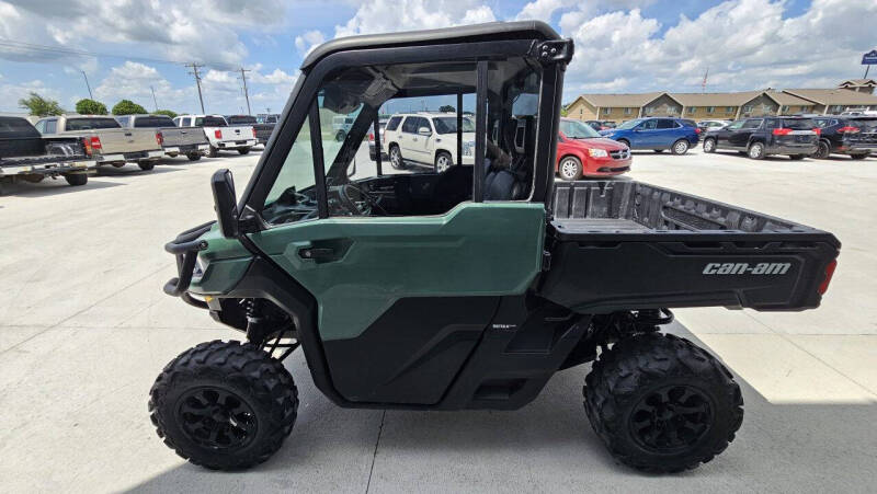 2025 Can-Am Defender