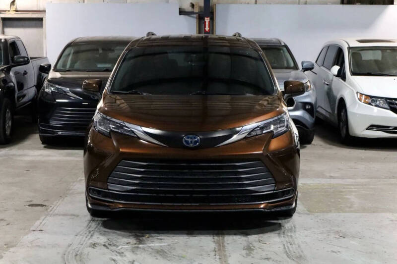 2021 Toyota Sienna LE 8-Passenger