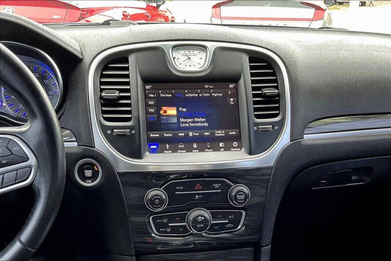 2019 Chrysler 300 Touring