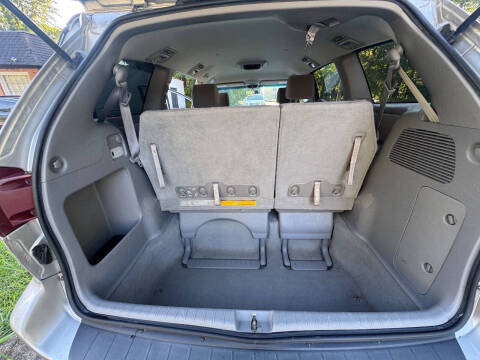2004 Toyota Sienna LE 7 Passenger