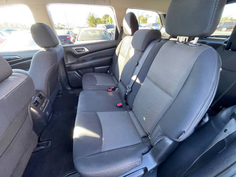 2018 Nissan Pathfinder SV