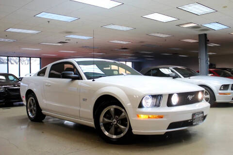 2005 Ford Mustang GT Deluxe