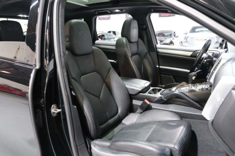 2016 Porsche Cayenne GTS