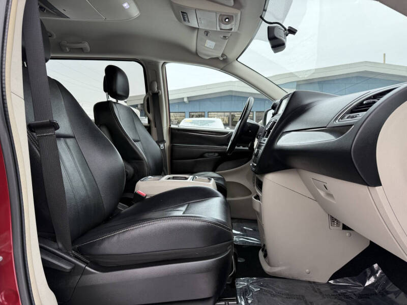 2013 Chrysler Town and Country Touring