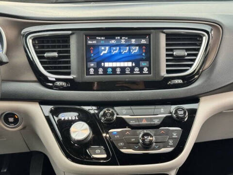 2020 Chrysler Voyager LX