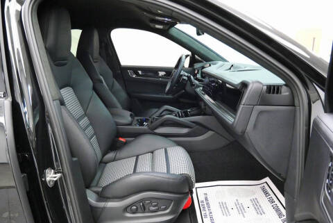 2025 Porsche Cayenne GTS Coupe