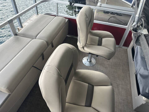 2022 Sun Tracker 24 DLX