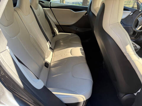 2015 Tesla Model S 70D