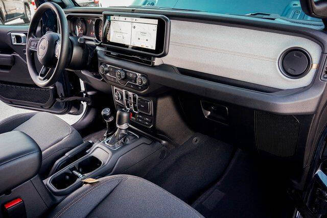 2025 Jeep Gladiator NightHawk