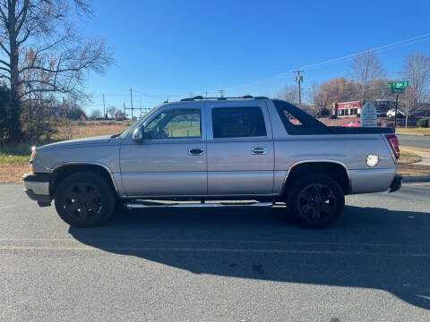 2005 Chevrolet Avalanche for sale at G&B Motors in Locust NC