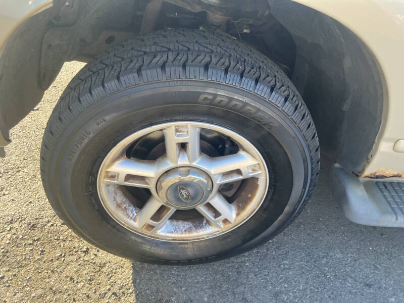 2004 Ford Explorer XLT