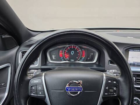 2015 Volvo V60 T6 R-Design Platinum