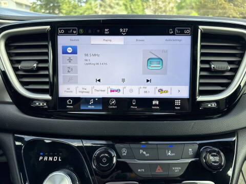 2026 Chrysler Pacifica Select