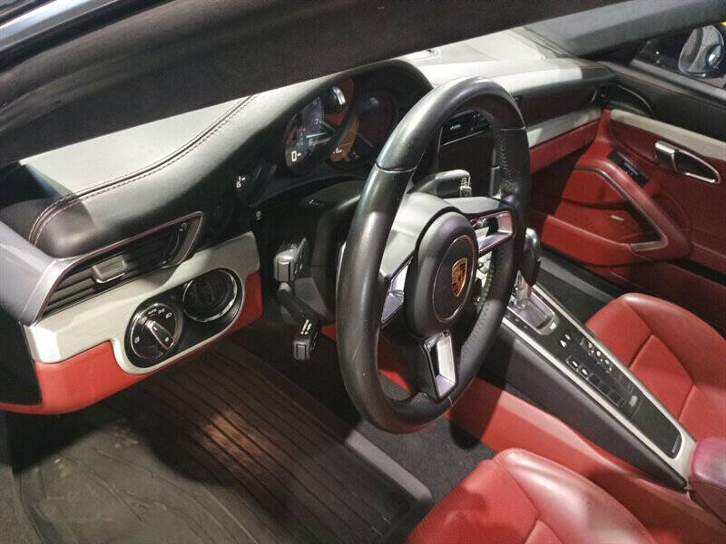 2017 Porsche 911 38