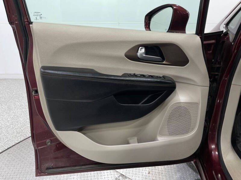 2017 Chrysler Pacifica Touring-L Plus