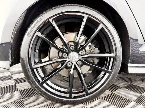 2017 Volkswagen Golf R 4Motion