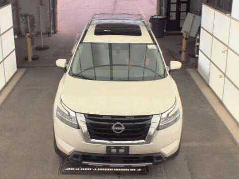 2023 Nissan Pathfinder Platinum
