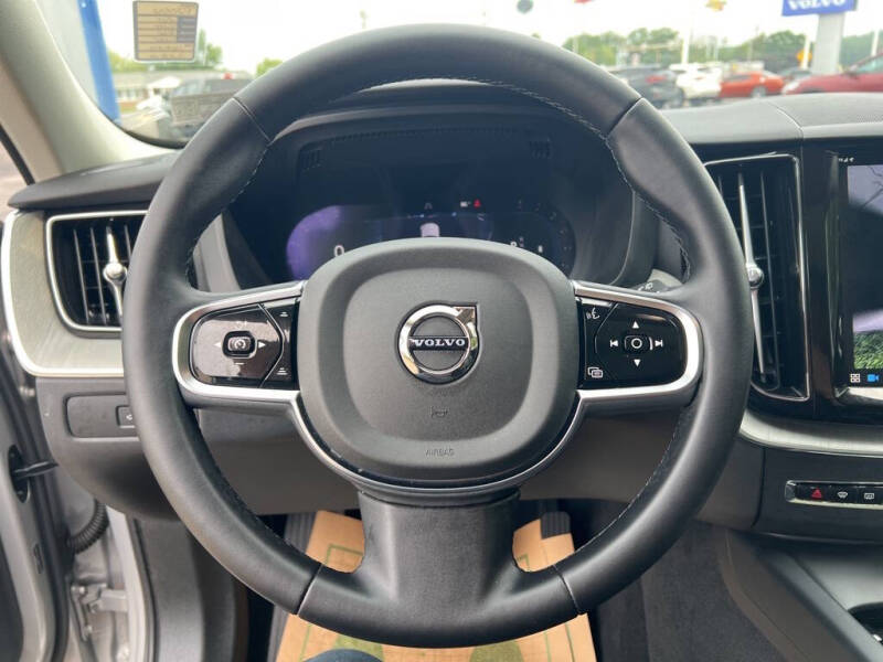 2025 Volvo XC60 B5 Plus Dark Theme
