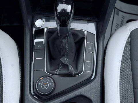 2025 Volkswagen Taos SE 4Motion