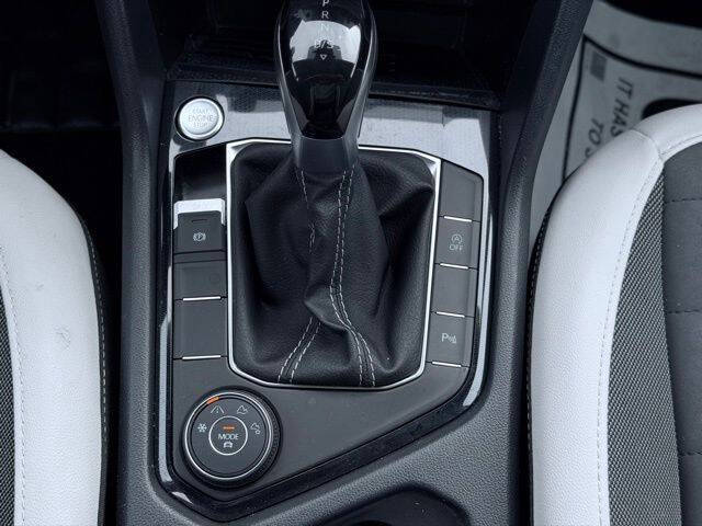 2025 Volkswagen Taos SE 4Motion