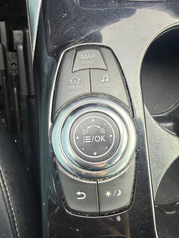 2017 Infiniti QX30 Premium