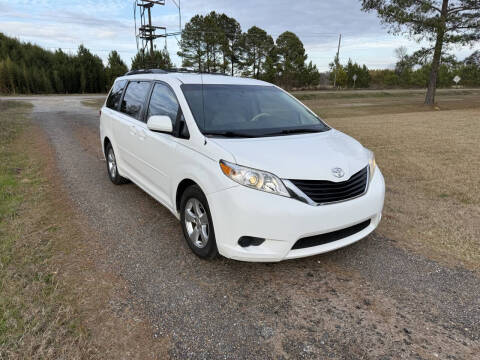 2013 Toyota Sienna LE 8-Passenger