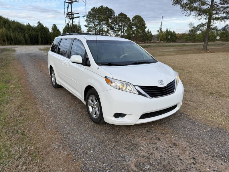 2013 Toyota Sienna LE 8-Passenger