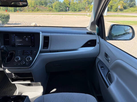 2017 Toyota Sienna LE 8-Passenger