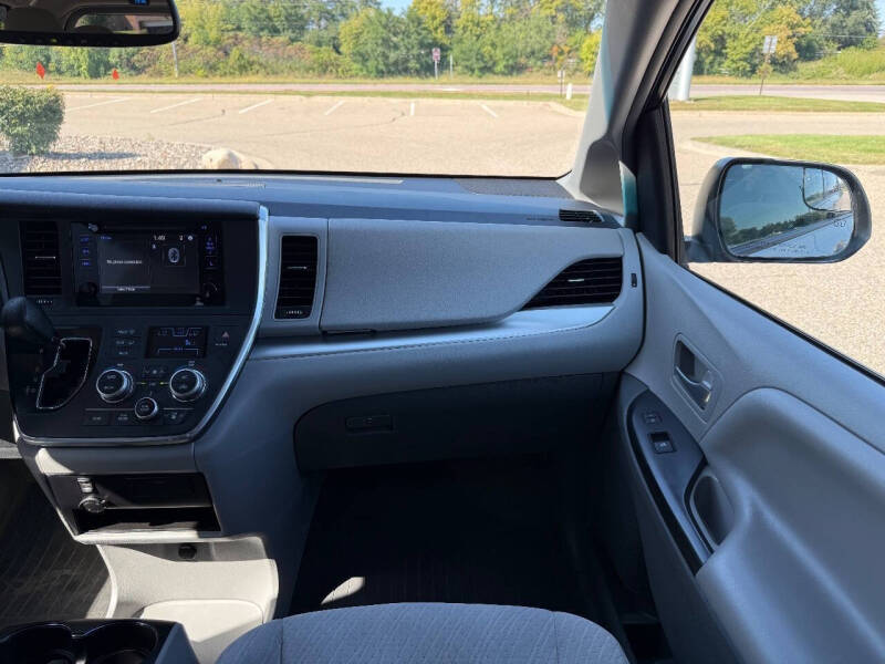 2017 Toyota Sienna LE 8-Passenger