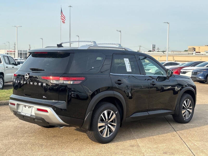 2025 Nissan Pathfinder SL