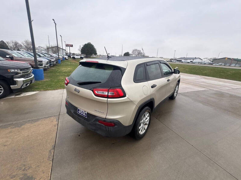 2015 Jeep Cherokee Sport