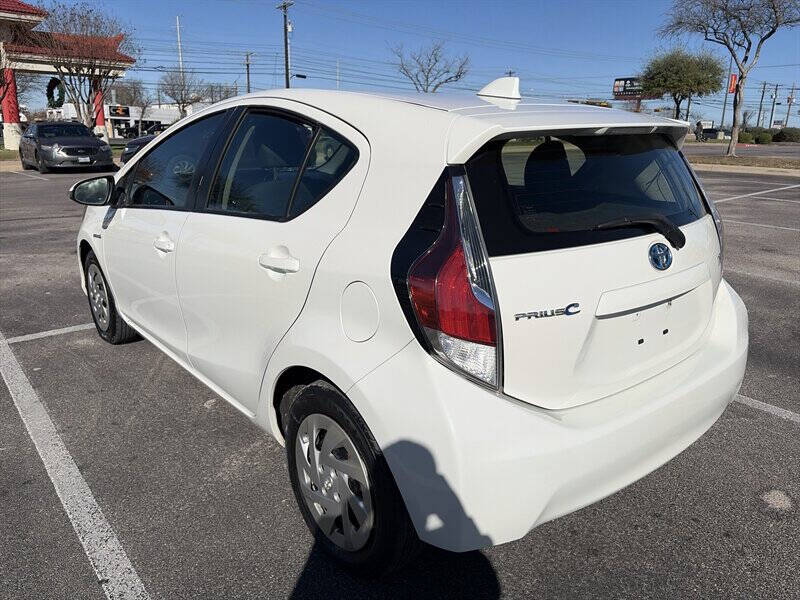 2016 Toyota Prius c One