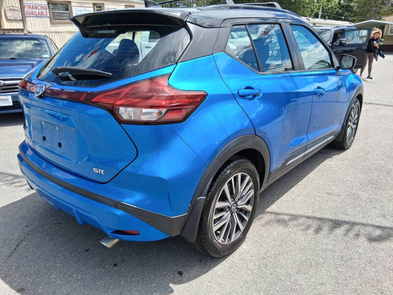 2021 Nissan Kicks SR