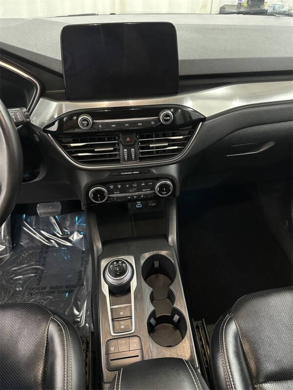 2022 Ford Escape Titanium