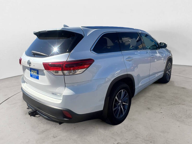 2017 Toyota Highlander SE