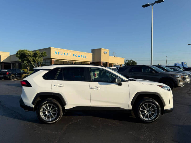 2020 Toyota RAV4 LE