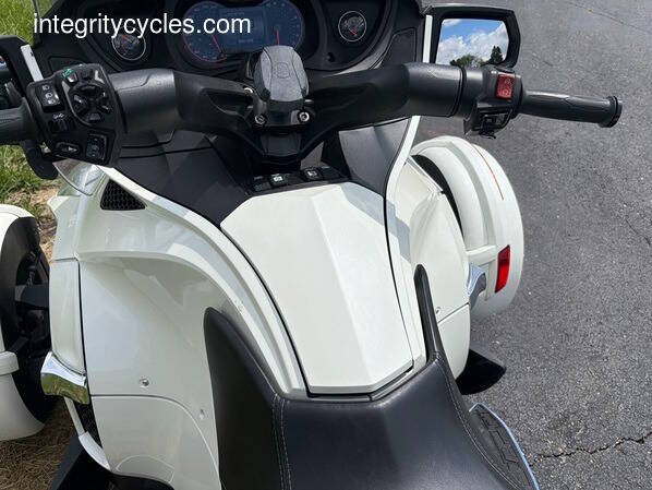 2014 Can-Am Spyder RT-S SE6